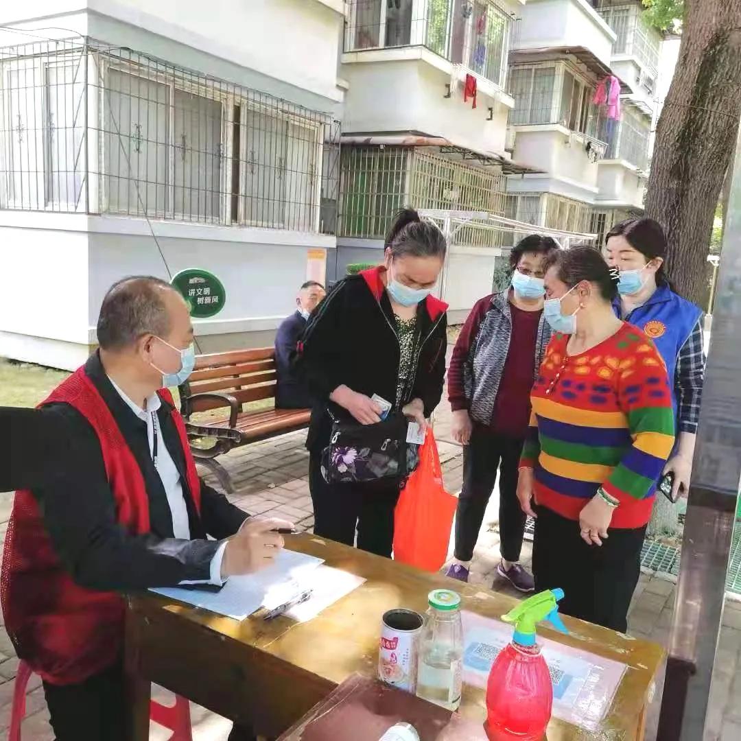 下沉社区“实”当头 ，服务群众“零距离”